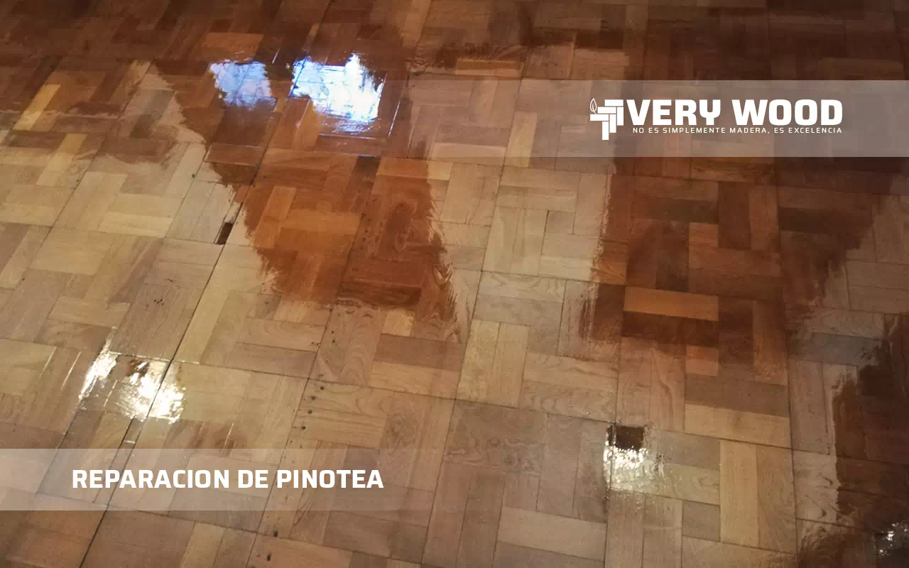 Calden, madera nacional con tratamiento de plastificado de nuestro Sistema Renovo Gloss Plastificado.